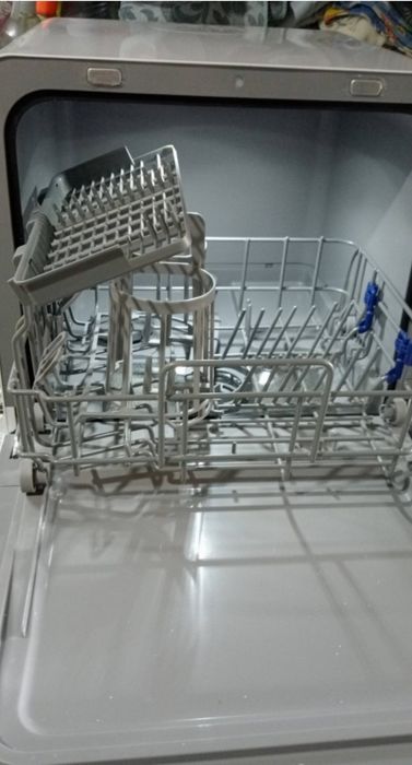 Продам посудомоечную машину