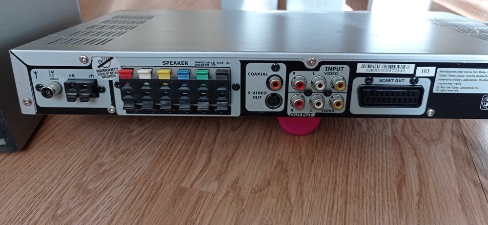 DVD с радио и шест тонколони.