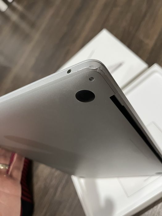 Macbook Pro 13” 2017 retina 8gb ram 1tb ssd