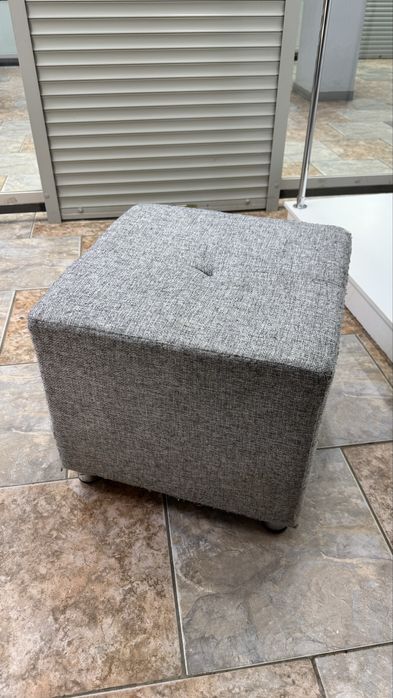 Продам огнетушитель, стол, пуфики, стойки,