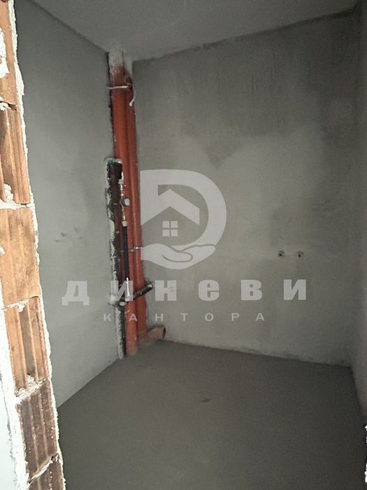 Тристаен апартамент в Остромила