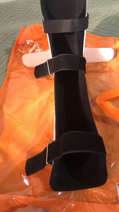 Ортез голеностопный,гипс.