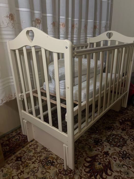 Манеж с маятником