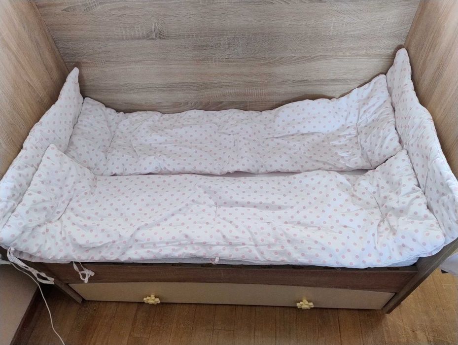 Бебешко легло с люлеещ механизъм