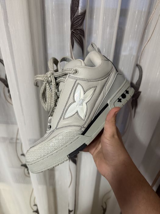 vând/schimb adidaşi Louis Vuitton