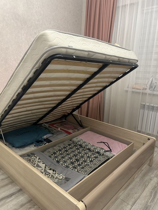 Продается кровать двухспальный в б/у