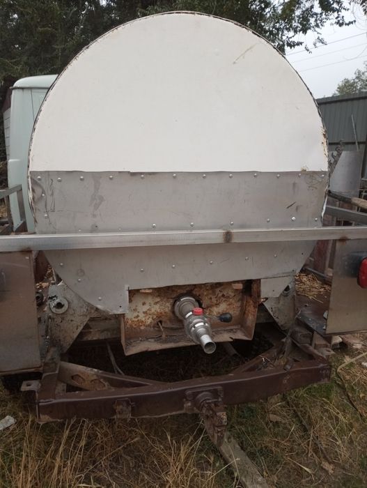 Продается есть две штуки