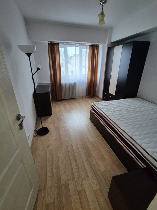 Inchiriez apartament cu 3 camere- Blv. Banu Manta