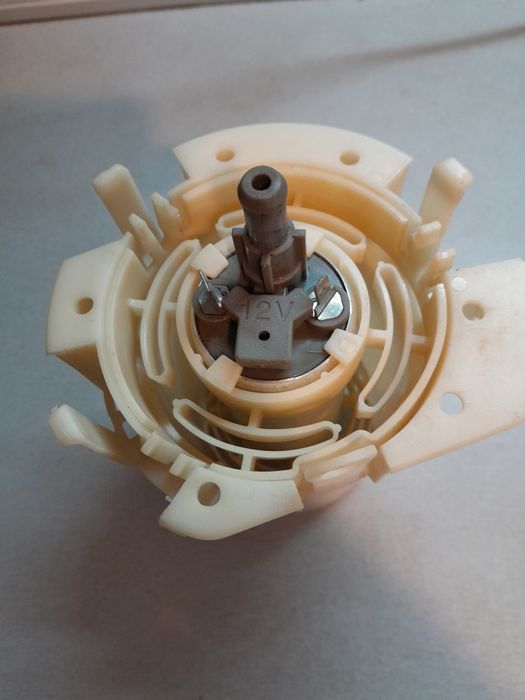 Бензинови помпи опел вектра Б 2000 кубика 136 к.с.