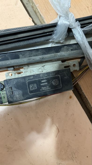 Продам заднею электрошторку от бмв е34