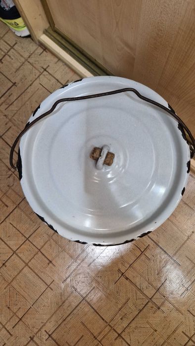 Продам большое эмалированное ведро