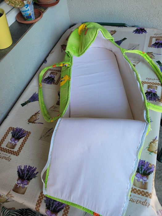 Cos bebe, cu capison detasabil, culoarea verde