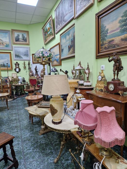 Чудесна антикварна бронзова френска помощна масичка с оникс