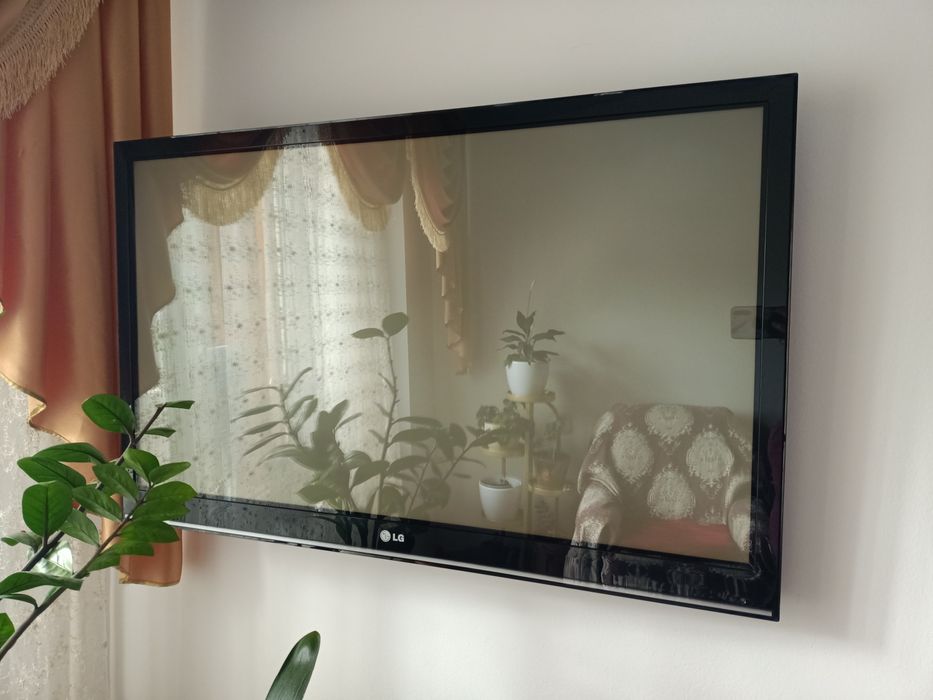 Продам Телевизор LG