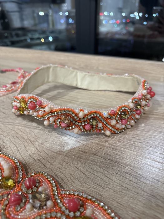 Саукеле, диадема, два браслета, пояс, ожерелье.