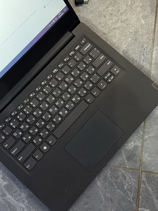 Офисный ноутбук Lenovo