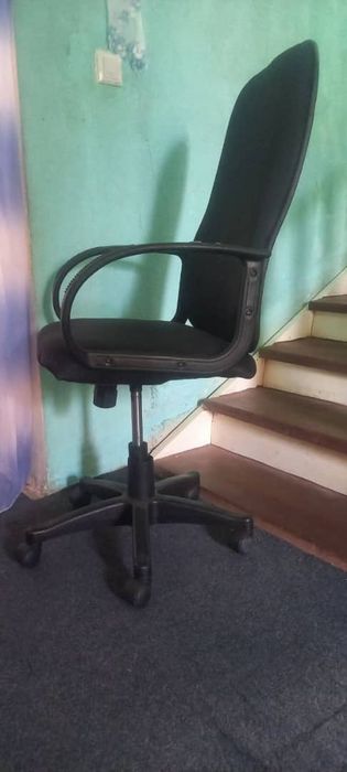 Кресло сотилади офисний