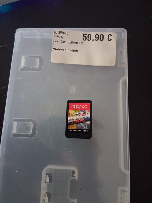 Nintendo Switch Lite с три игри и в много добро състояние