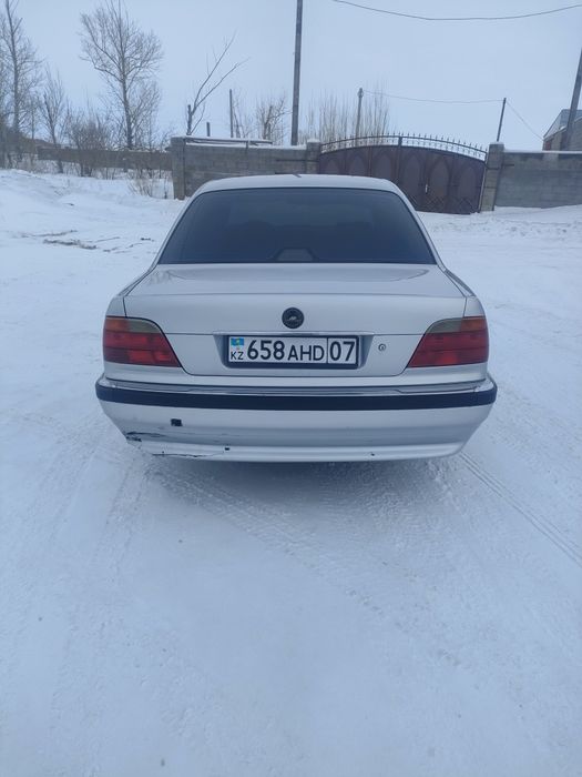 БМВ 370 бумер е38