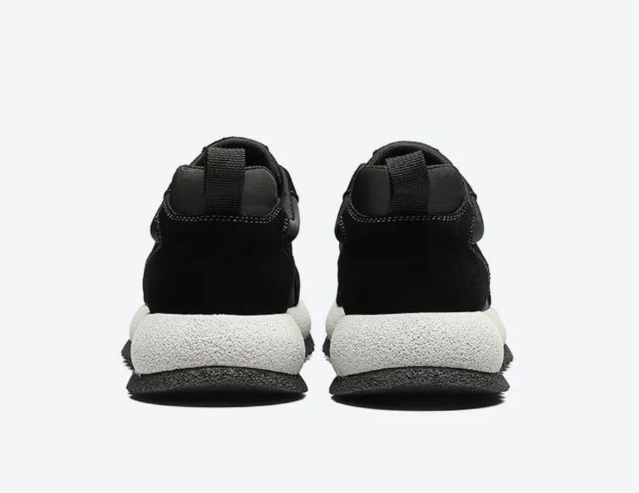 Продам кроссовки женские