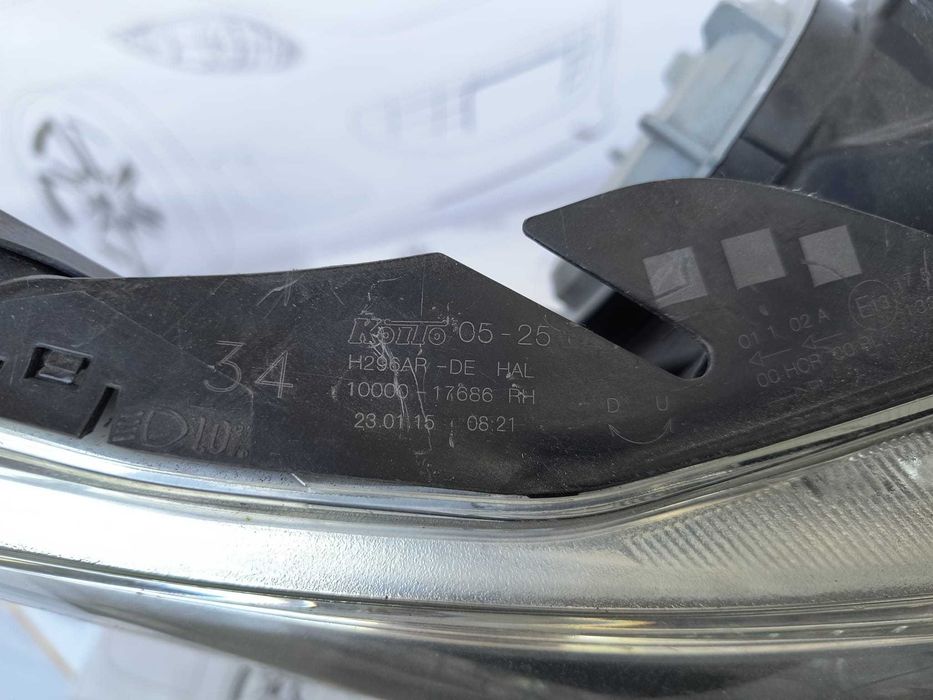 Far Dreapta Uk Cu Lupa Toyota Avensis 2015 / 2015-2018 Cod OEM H296AR-DE (1E1)
