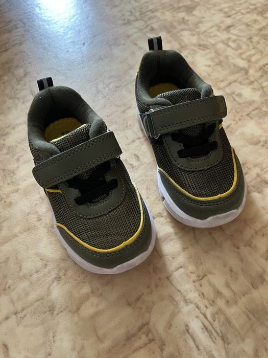 Детские кроссовки