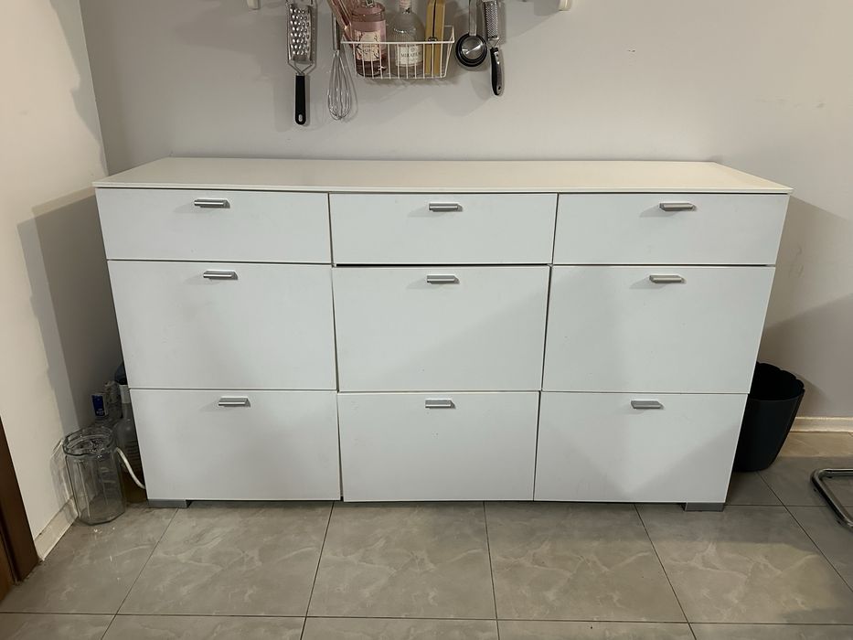 Бял скрин (шкаф) - за кухня/спалня