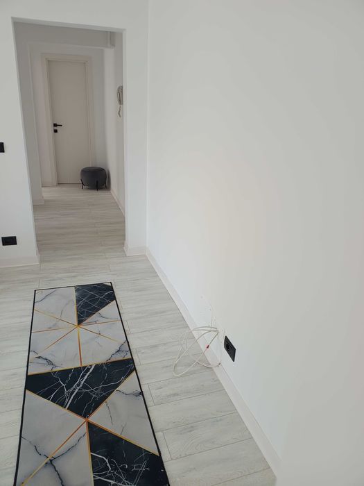 Vând apartament 4 camere