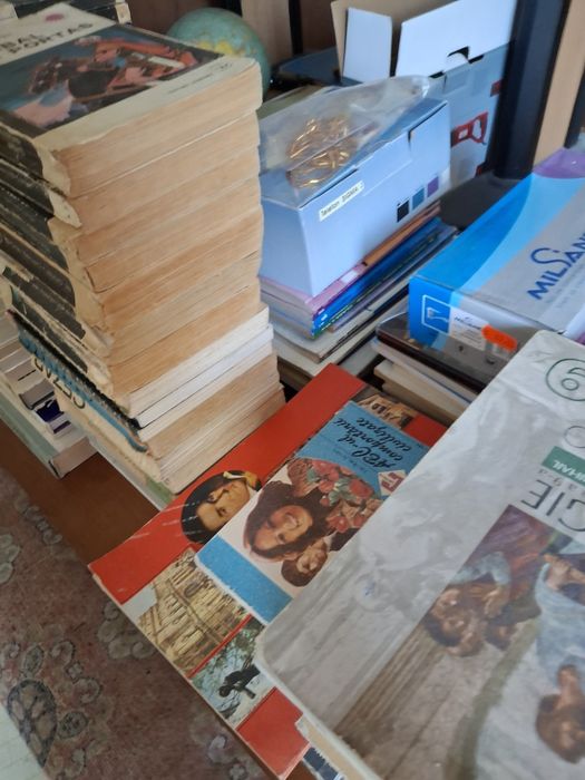 Cărți muuulte,  peste 500