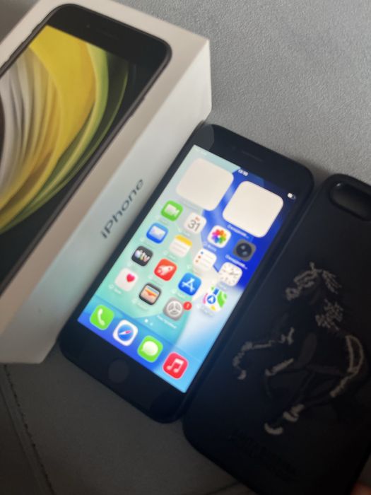 Айфон SE 64gb 75% С коробкой