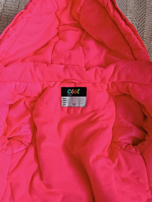 Продам куртку для девочек