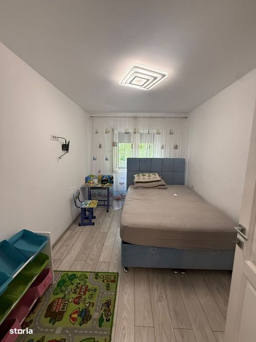 De inchiriat 3 decomandate RENOVAT la etajul 1, zona URA