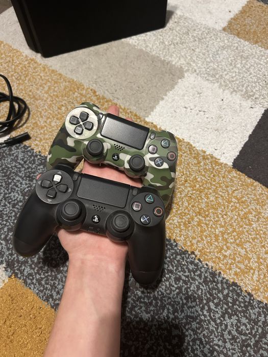 playstation 4 slim cu 2 manete