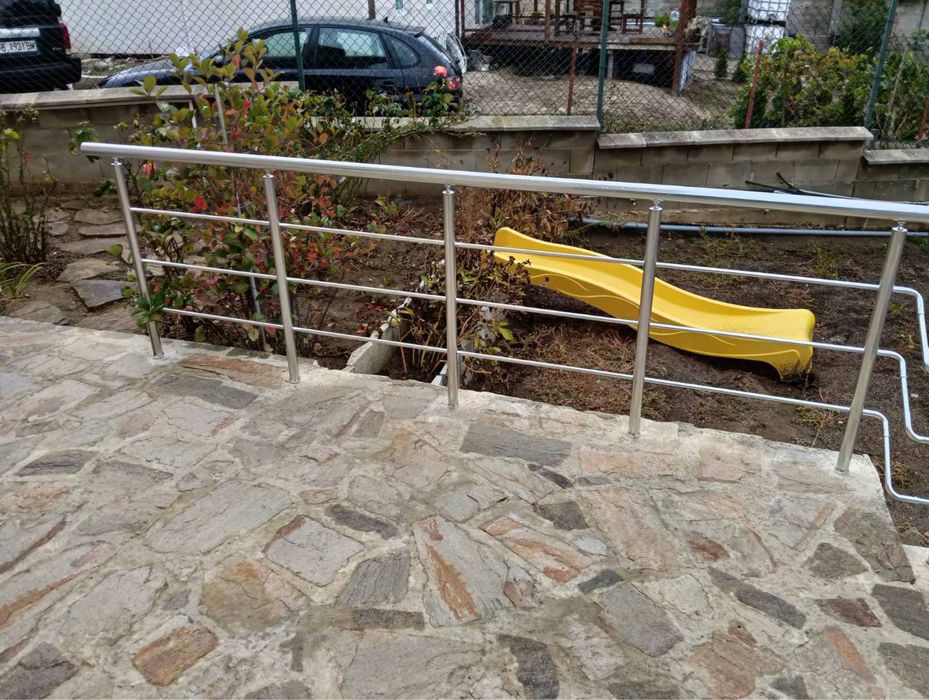 Алуминиеви и стъклени парапети – изработка и монтаж | Високо качество