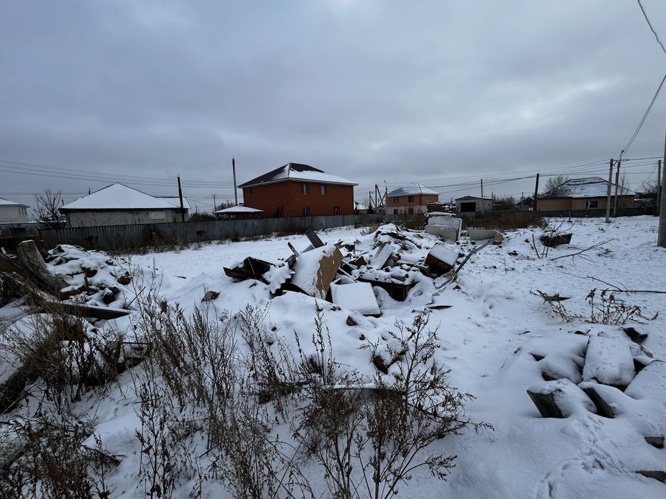 Участок с фундаментом и времянкой