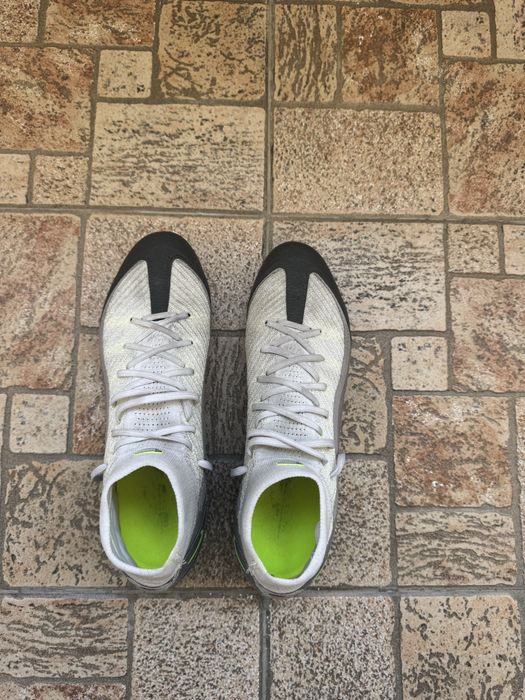 Nike mercurial .