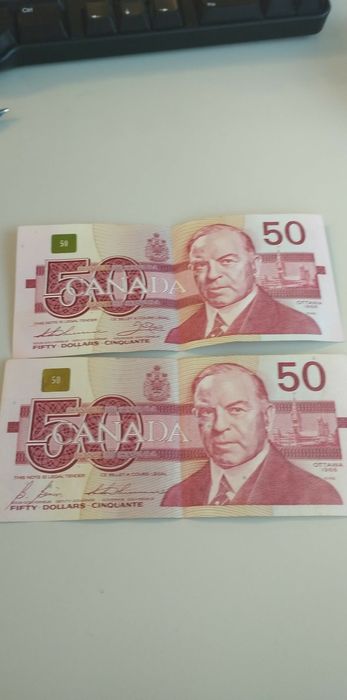 Продавам канадски долари