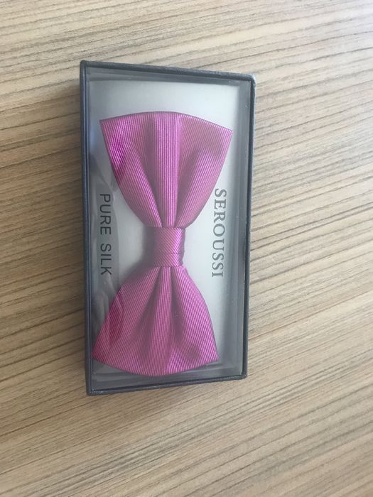 Vand papion barbati nou Seroussi, 100% matase, culoare fuchsia.