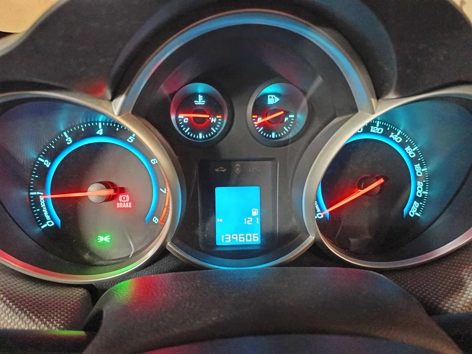 Chevrolet Cruze LS 1.6 benzină – 124 CP – 2011 – Stare excelentă
