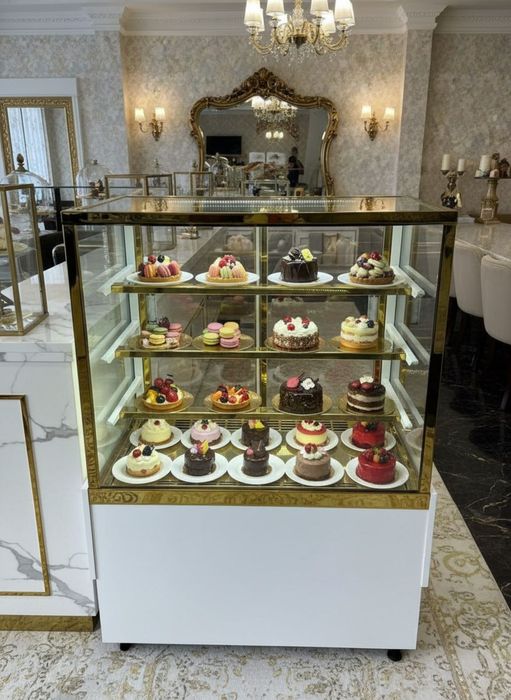 Кондитерская витрина