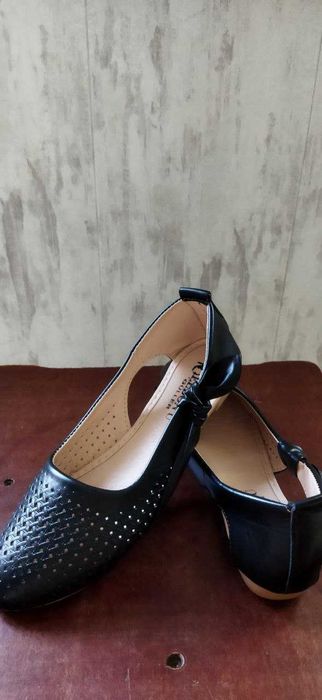 Новые женские туфли-босоножки.