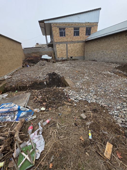 Ер участка сотилади 3 соток зангиота богзор махаллада метрогача 5 км