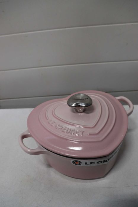 Чугунена тенджера във формата на сърце Le Creuset