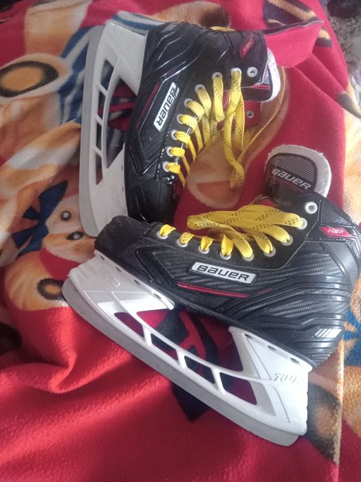 Продам коньки BAUER