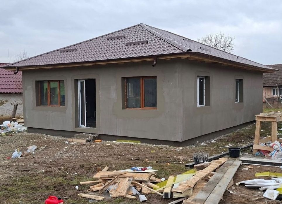 Vand case pe structura metalica