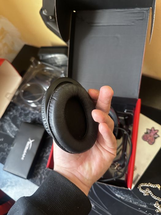 Продам новые наушники HyperX