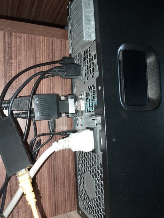 Продавам офис компютър HP