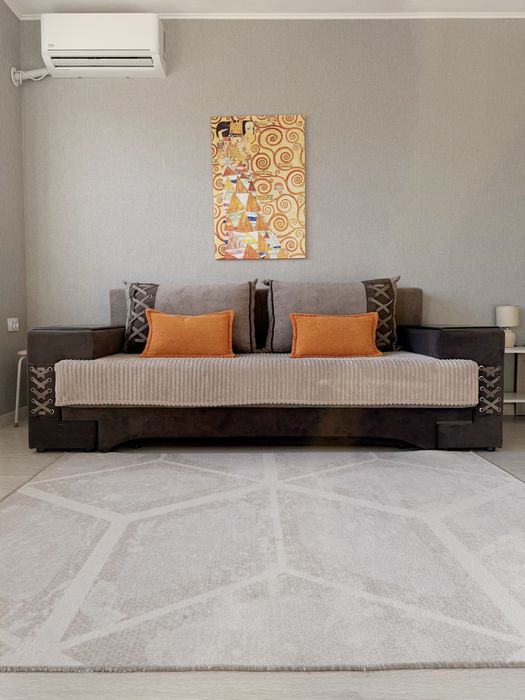 Люкс 1-ком., возле ДК посуточно