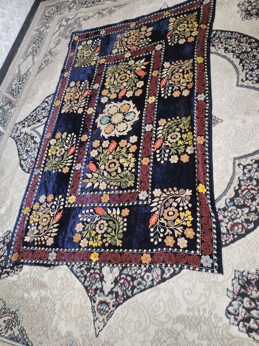 Qadimiy 19 asirga tegiwli suzane va paranji sotiladi