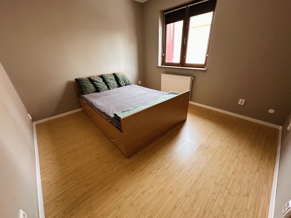 Propietar vand apartament 3 camere , 70 mp zona Vasile Aron
